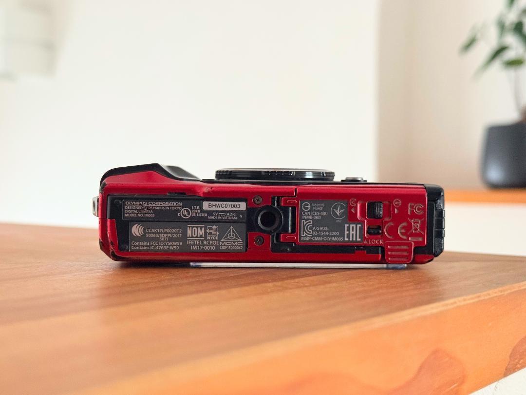 動作良好！オリンパス TG-5 純正バッテリー・充電ケーブル・ストラップ