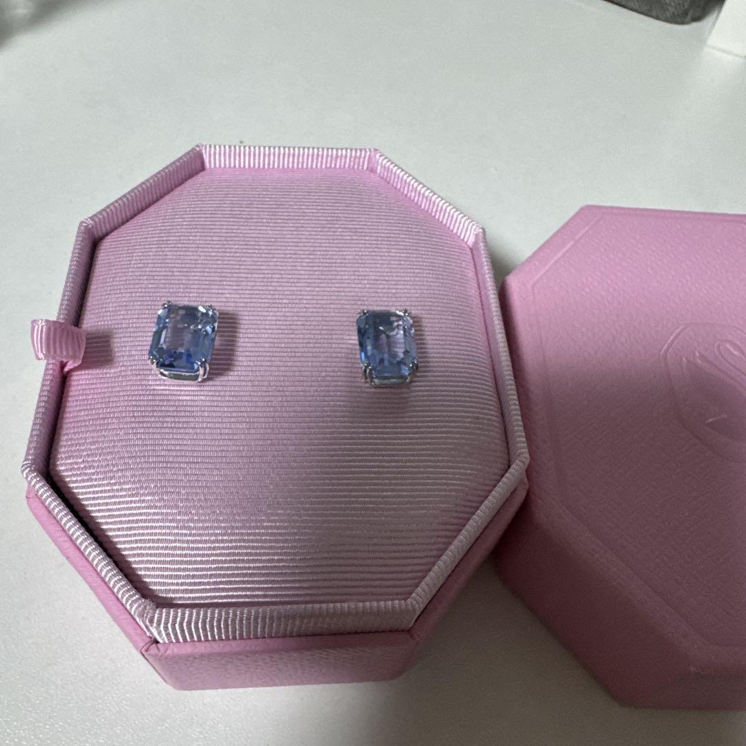 スワロフスキー ピアス　ミレニア
