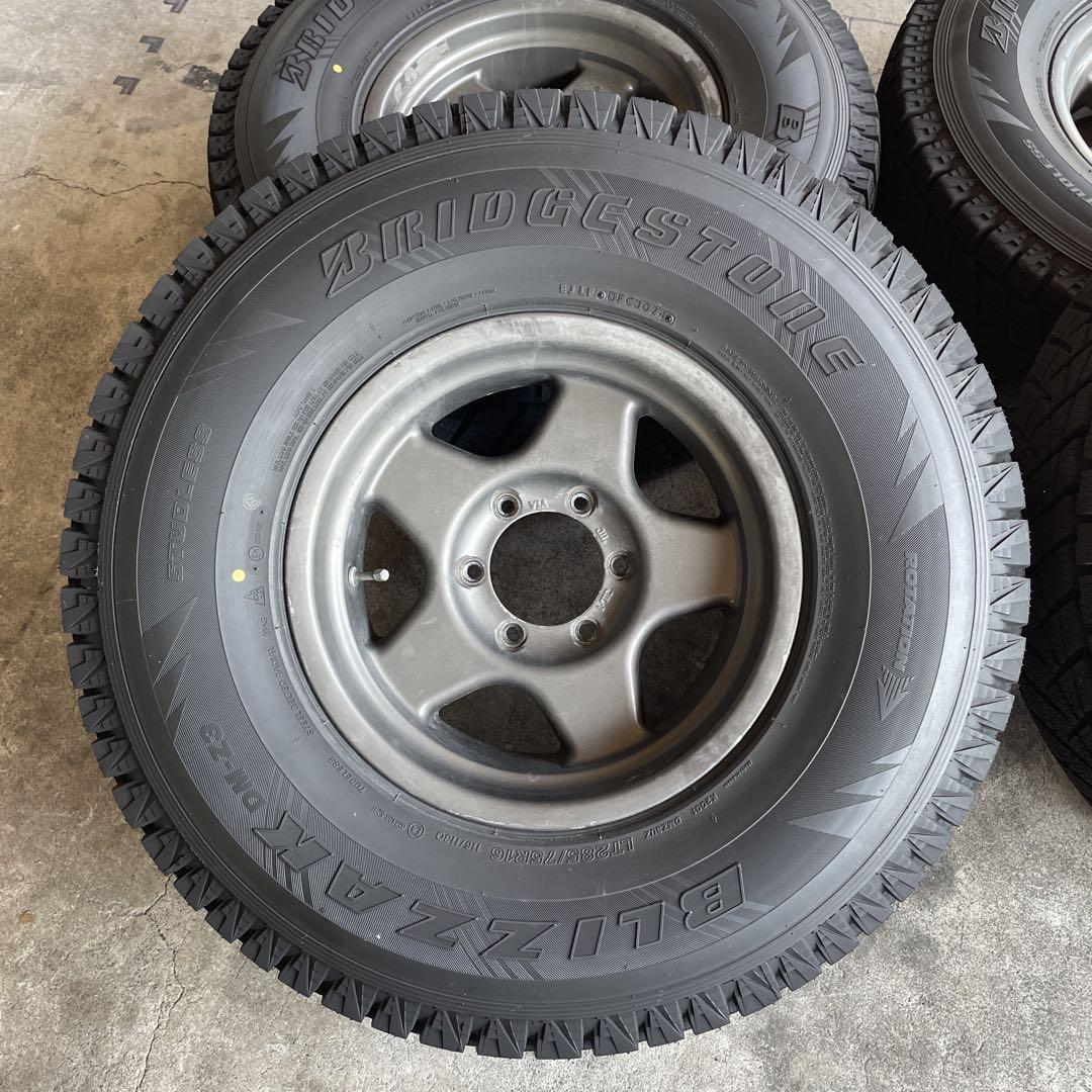285/75R16 ブリヂストン スタッドレスタイヤ