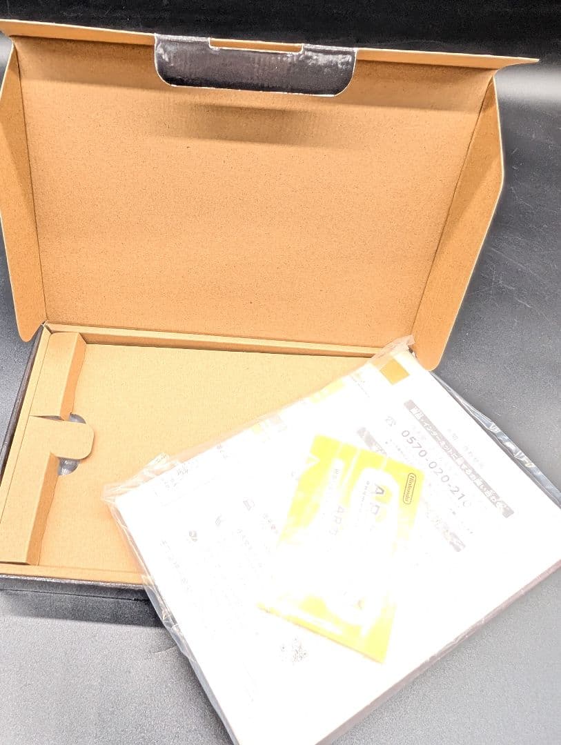 【極美品】ニンテンドー3DS ブラック 本体 充電器　タッチペン