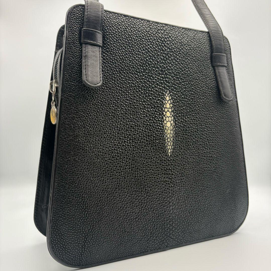 美品✨️ River スティングレイレザーショルダーバッグ レザー 本革　黒