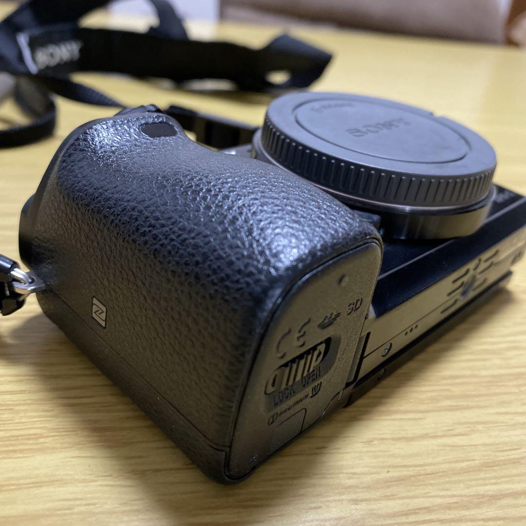 当日発送可能　SONY α6000 ミラーレスカメラ(バッテリーに劣化有)