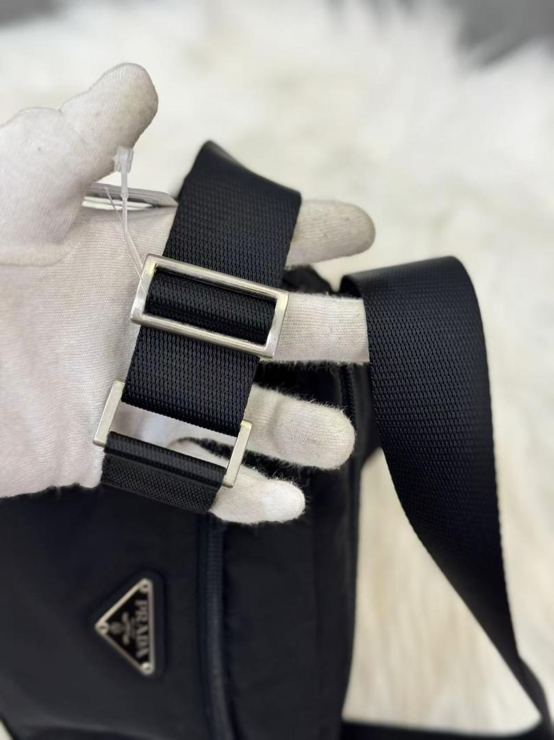 PRADA ブラック ショルダーバッグ