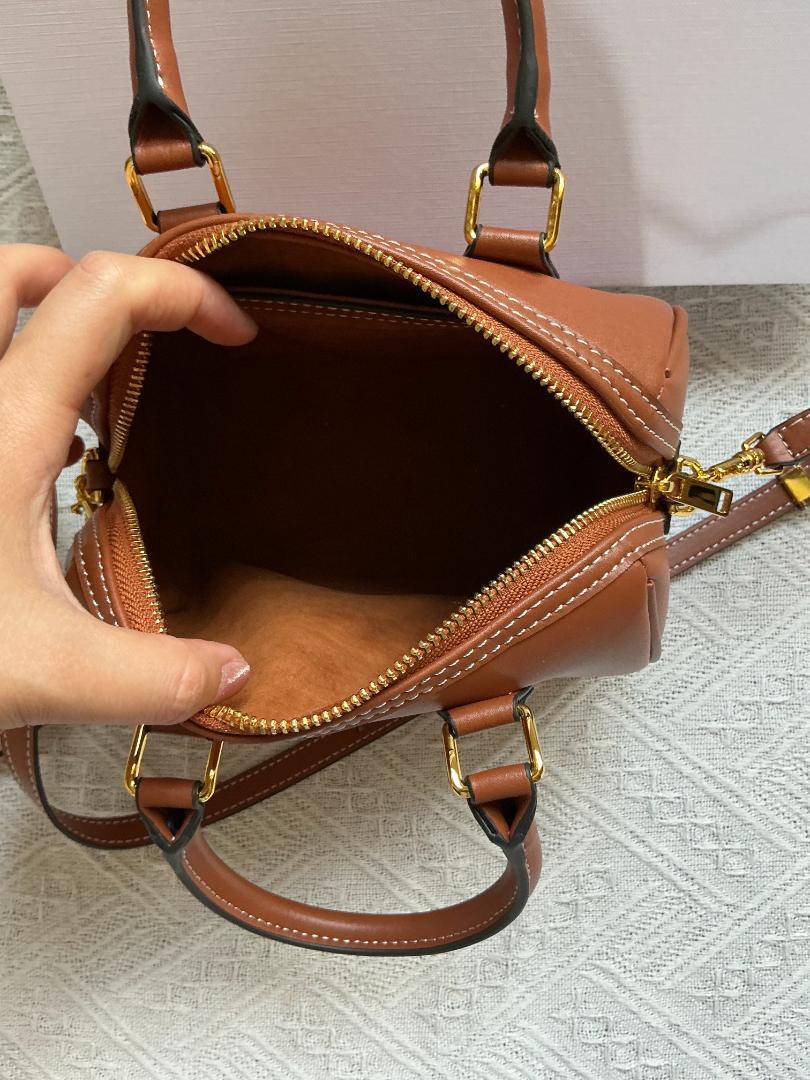 CELINE ブラウンショルダーバッグ