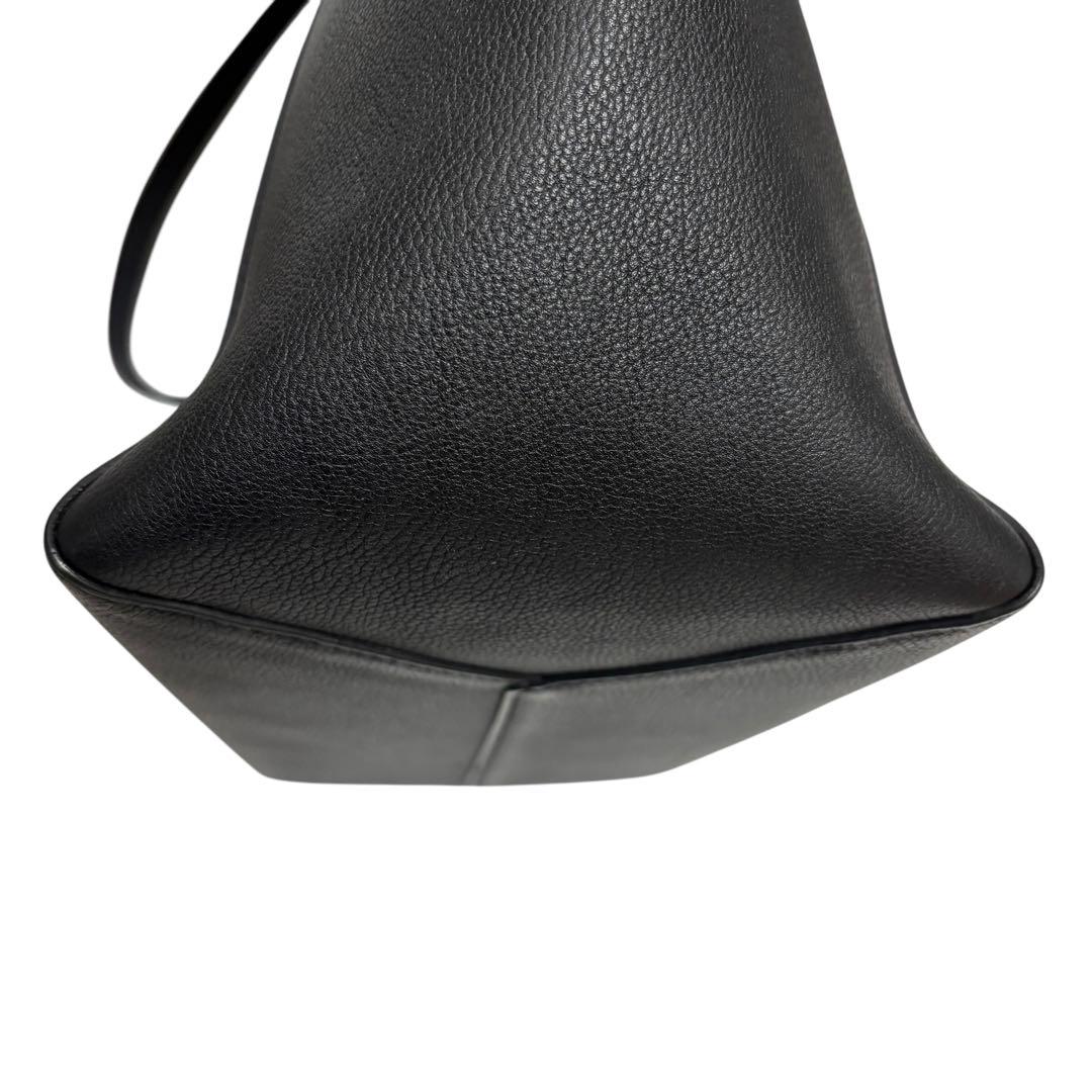ルイヴィトン ロックミーカバ トートバッグ トリヨン LV ターンロック ハンド