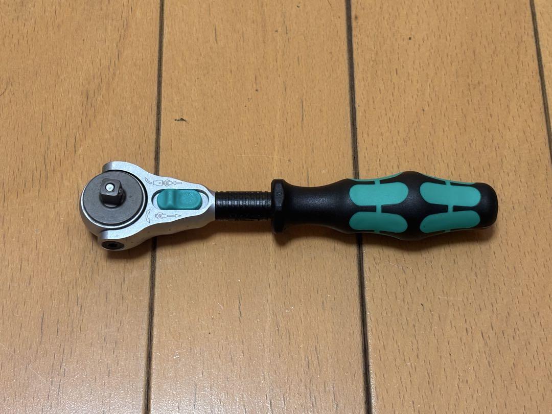 8100