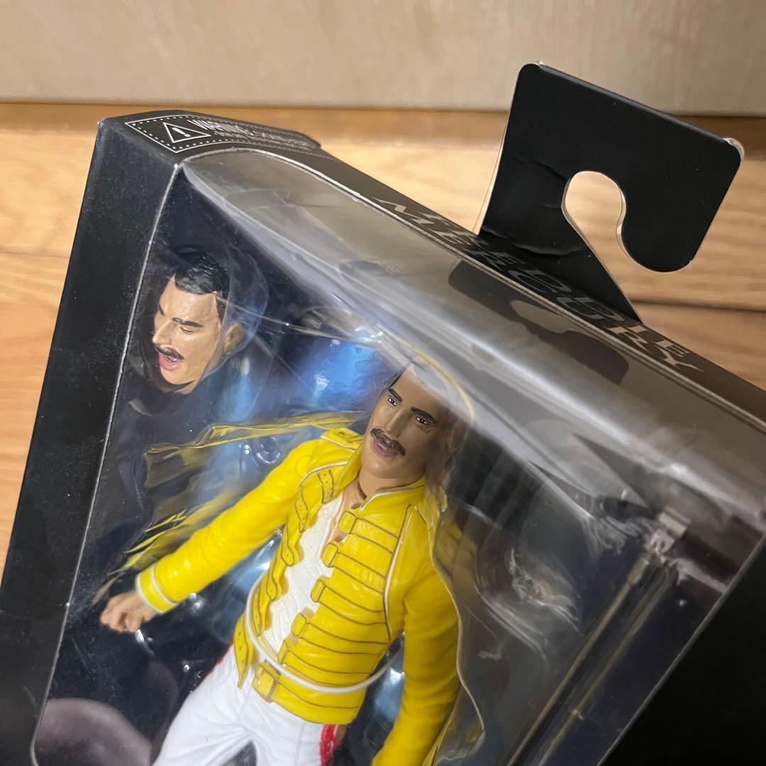 フレディ・マーキュリー アクションフィギュア NECA - メルカリ