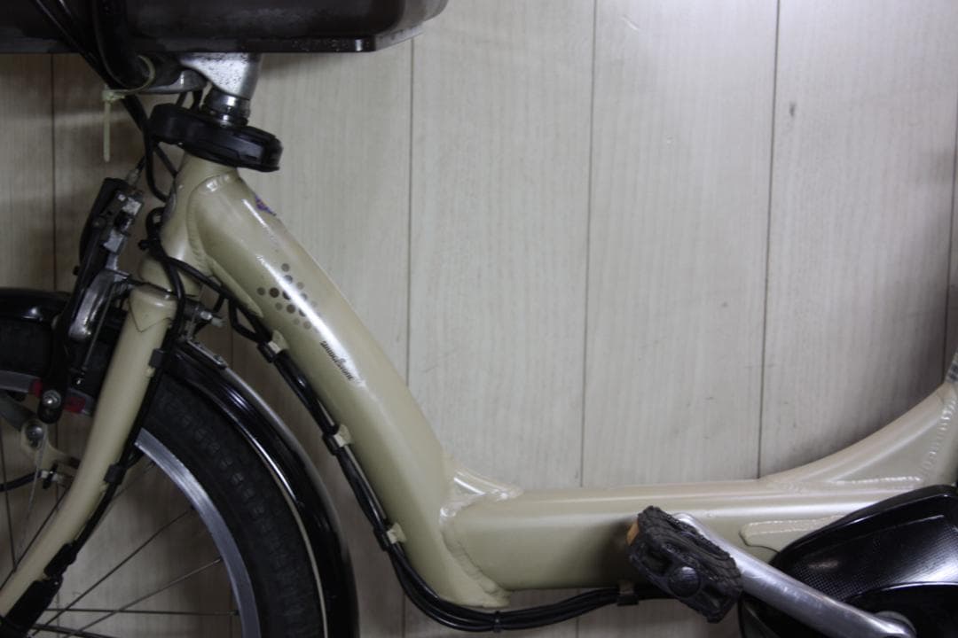 8.7AH クリーム色やや傷や汚れあり