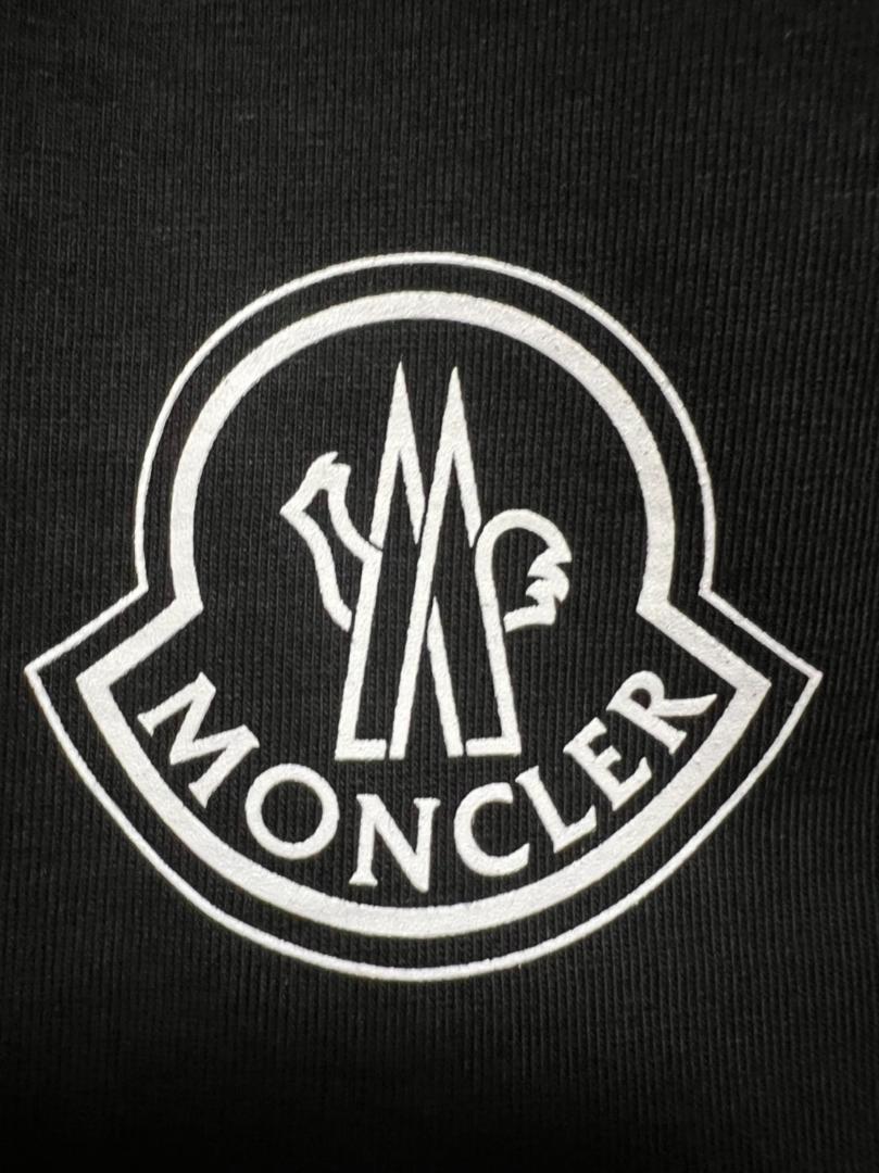 新品未使用タグ付き】MONCLER レタリングロゴ ロングTシャツ L 黒色 新品未使用タグ付き】MONCLER レタリングロゴ ロングTシャツ L 黒色
