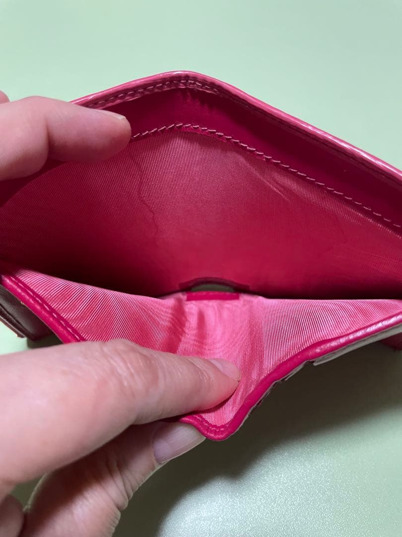 PRADA 二つ折り財布 ピンクレザー PRADA 二つ折り財布 ピンクレザー