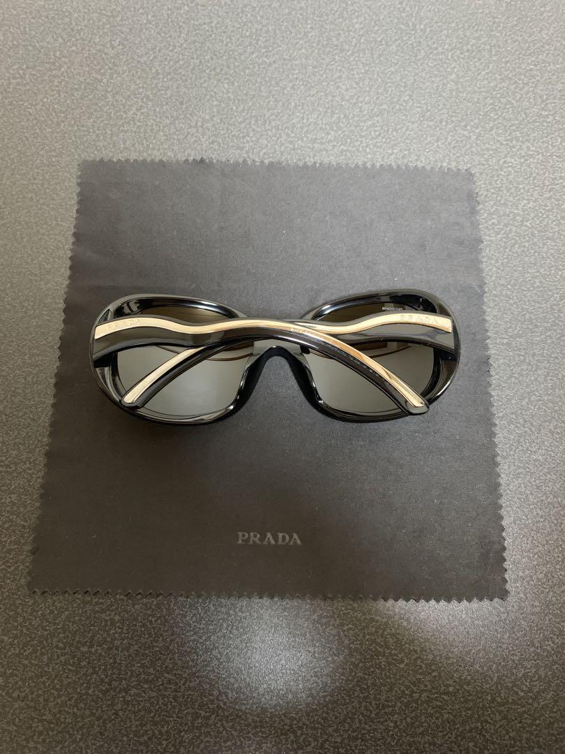 PRADAサングラス　ブラック　ロゴ　シルバー