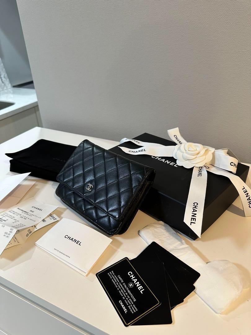 CHANEL ブラック キルティングショルダーバッグ