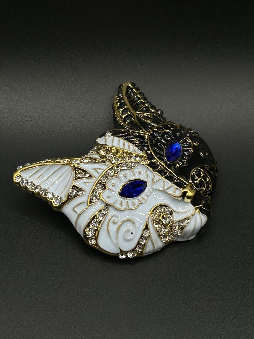 新品 猫 クリスタル ブローチ