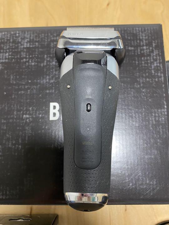 新作日本製 BRAUN ブラウン 電気シェーバー シリーズ9 洗浄液付き 4vn5s-m29882725874 本物保証新作