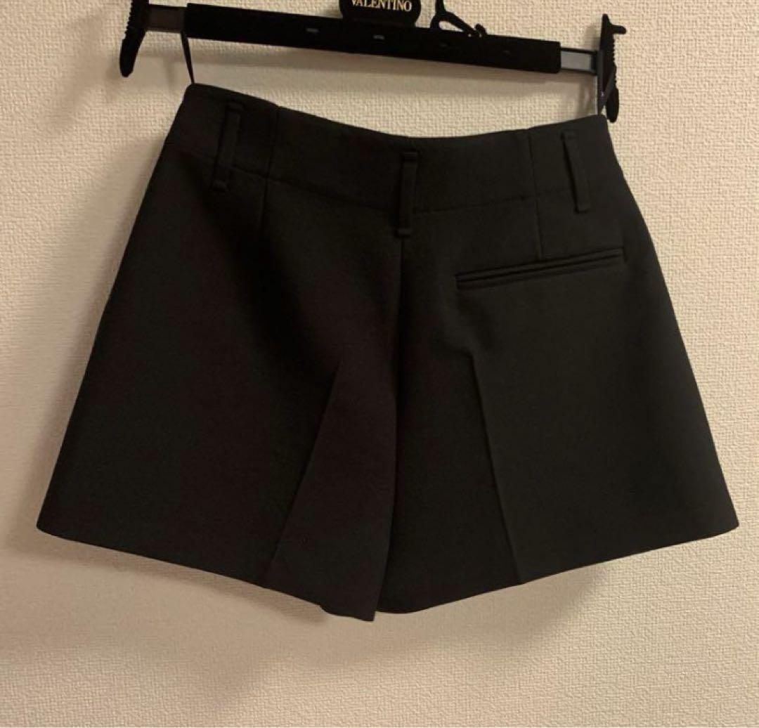 ヴァレンティノ　ショートパンツ
