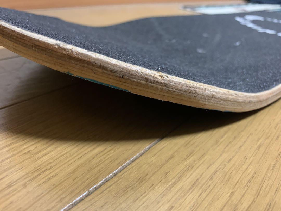 【スケボーデッキ】スケボー　板　シール貼り付け有