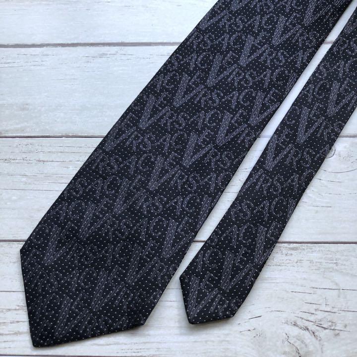 2022定番 極美品 VERSACE ヴェルサーチ 希少 総ロゴ イタリア製 ネクタイ m0n6w-m29895062611 SALE人気SALE