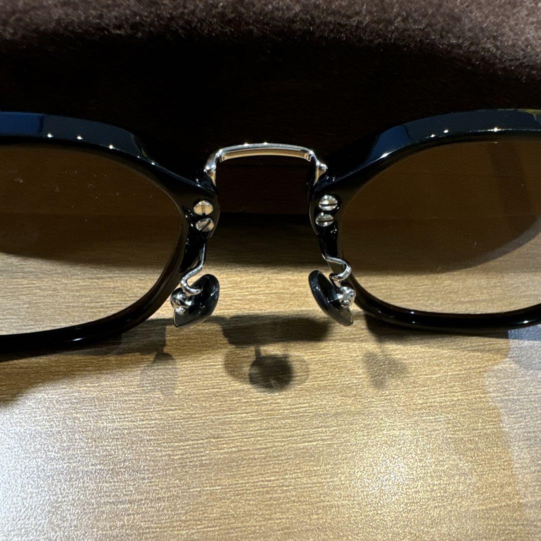 TOM FORD サングラス　TF 1049-D ブラック ケース付き