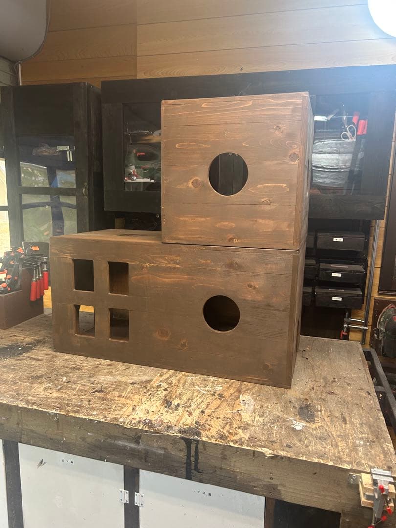 ハンドメイド木製ペットハウス (2階部分は移設可能)