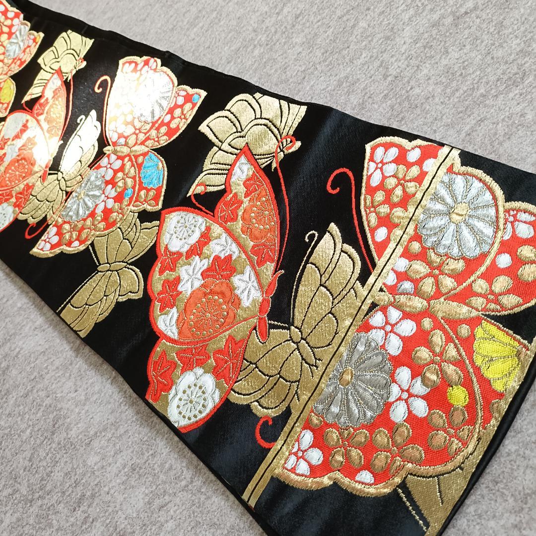 新品 正絹 着物“花が咲き、蝶が羽ばたき、宝尽くしも舞う至福の