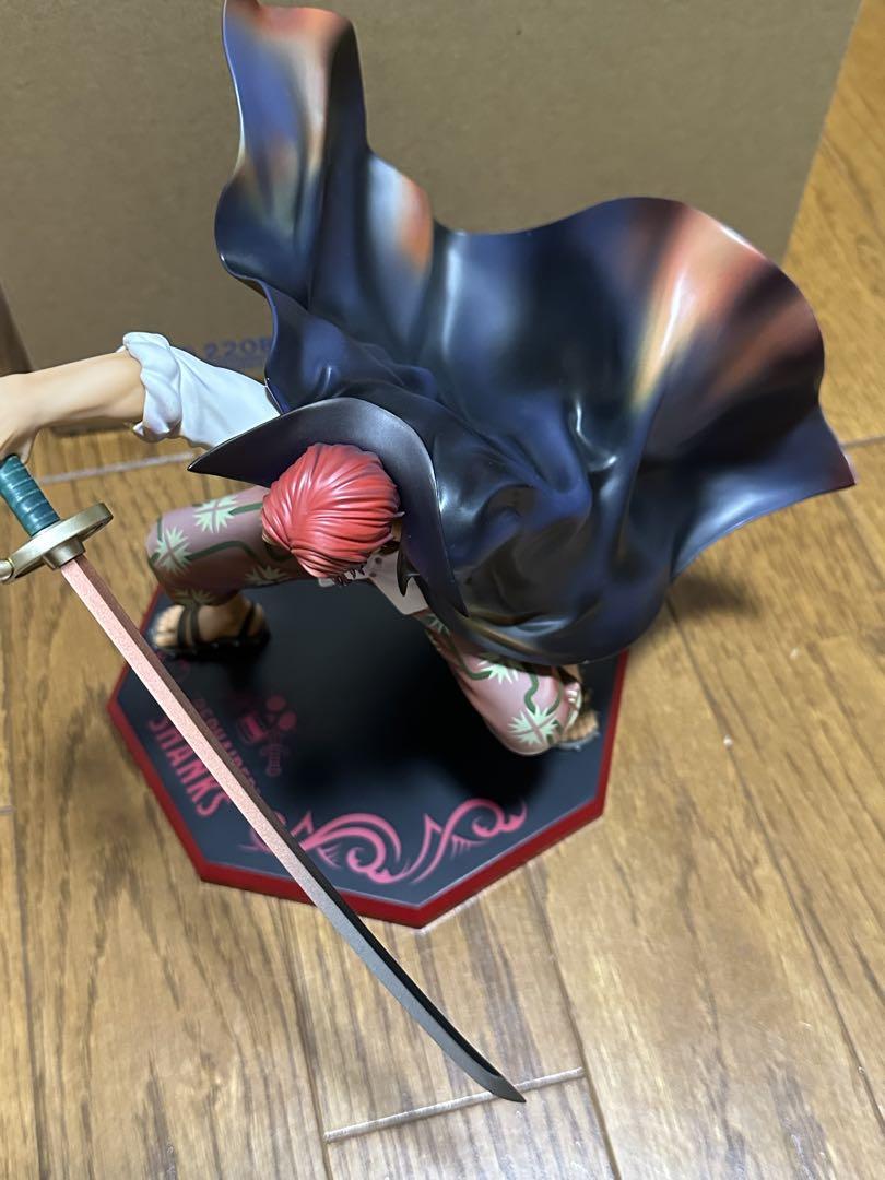 POP ワンピース　シャンクス　フィギュア