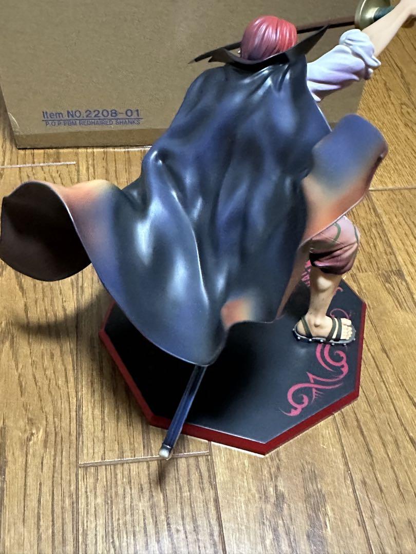 POP ワンピース　シャンクス　フィギュア