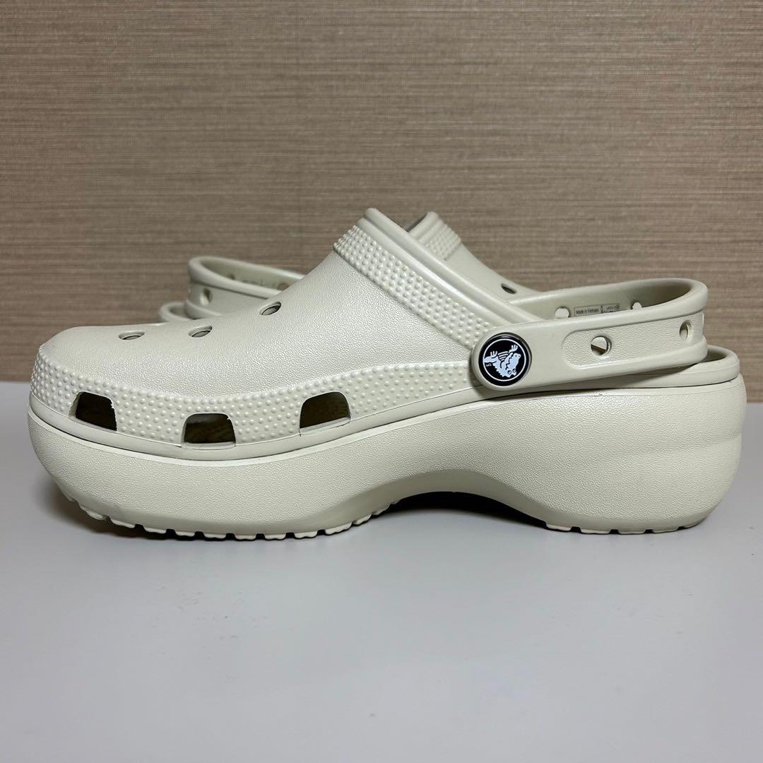 厚底 crocs クロックス サンダル クラシック クロッグ ベージュ 24㎝