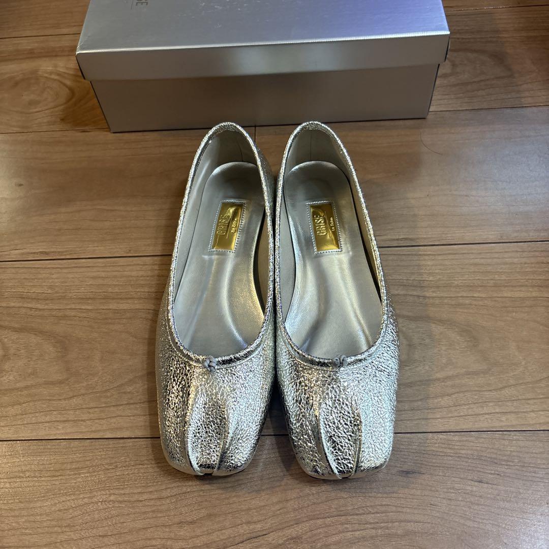 GRISE レザースクエアプリーツフラット