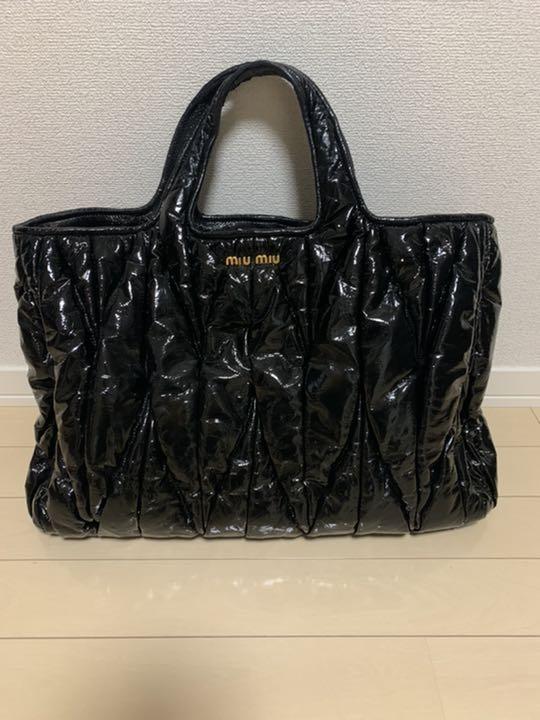 miumiu エナメルバッグ