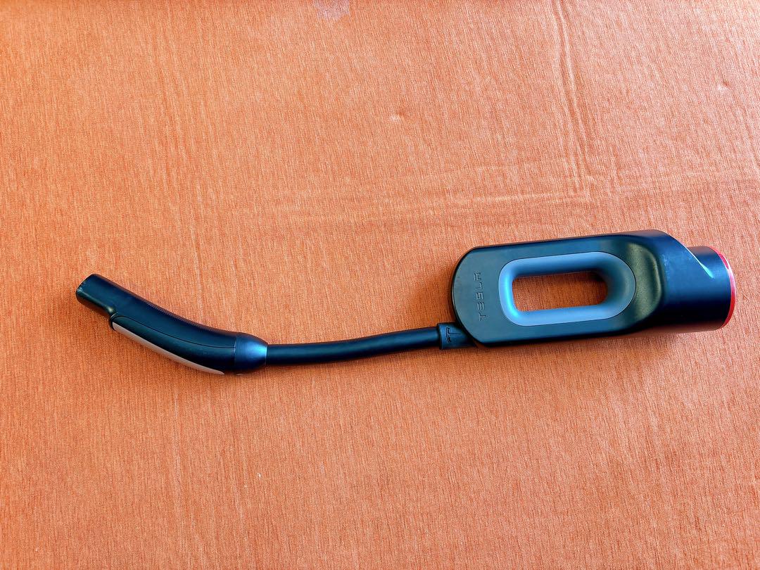 TESLA チャデモアダプター　テスラ　充電ケーブル　中古品