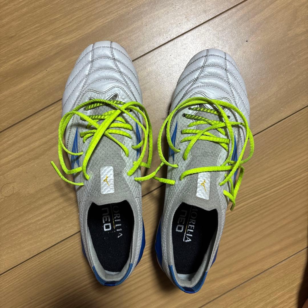 モレリアネオ4βeliteサッカーシューズ スパイク ホワイト ブルー25cm MIZUNO