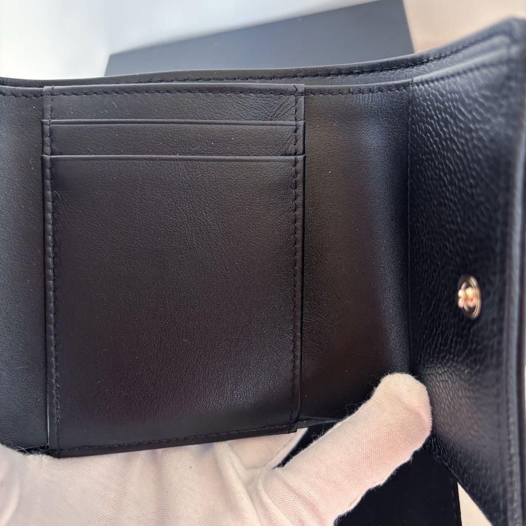 キャビアスキン 折財布
