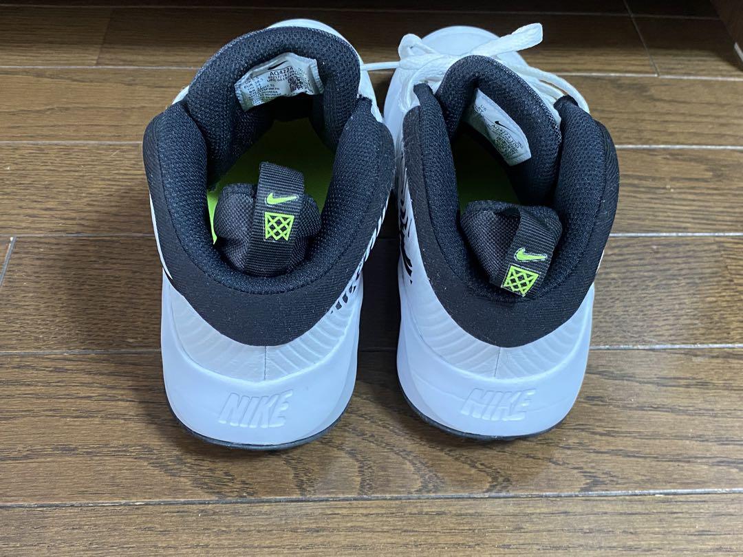 Nike Team Hustle バスケットボールシューズ ホワイト/ブラック