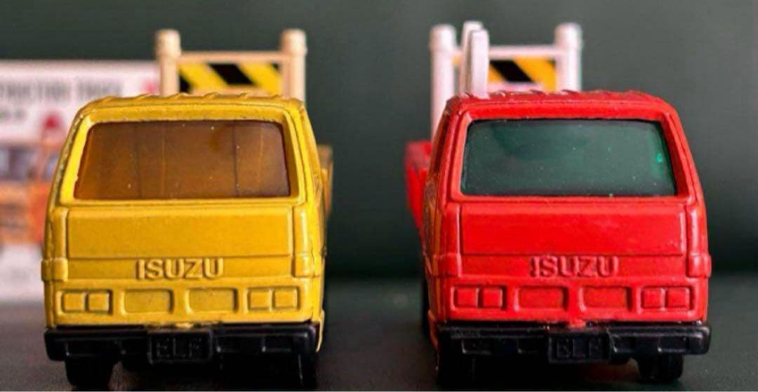トミカ いすゞ エルフ 道路工事標識車 2台セットやや傷や汚れあり YUZUMIYA_COM