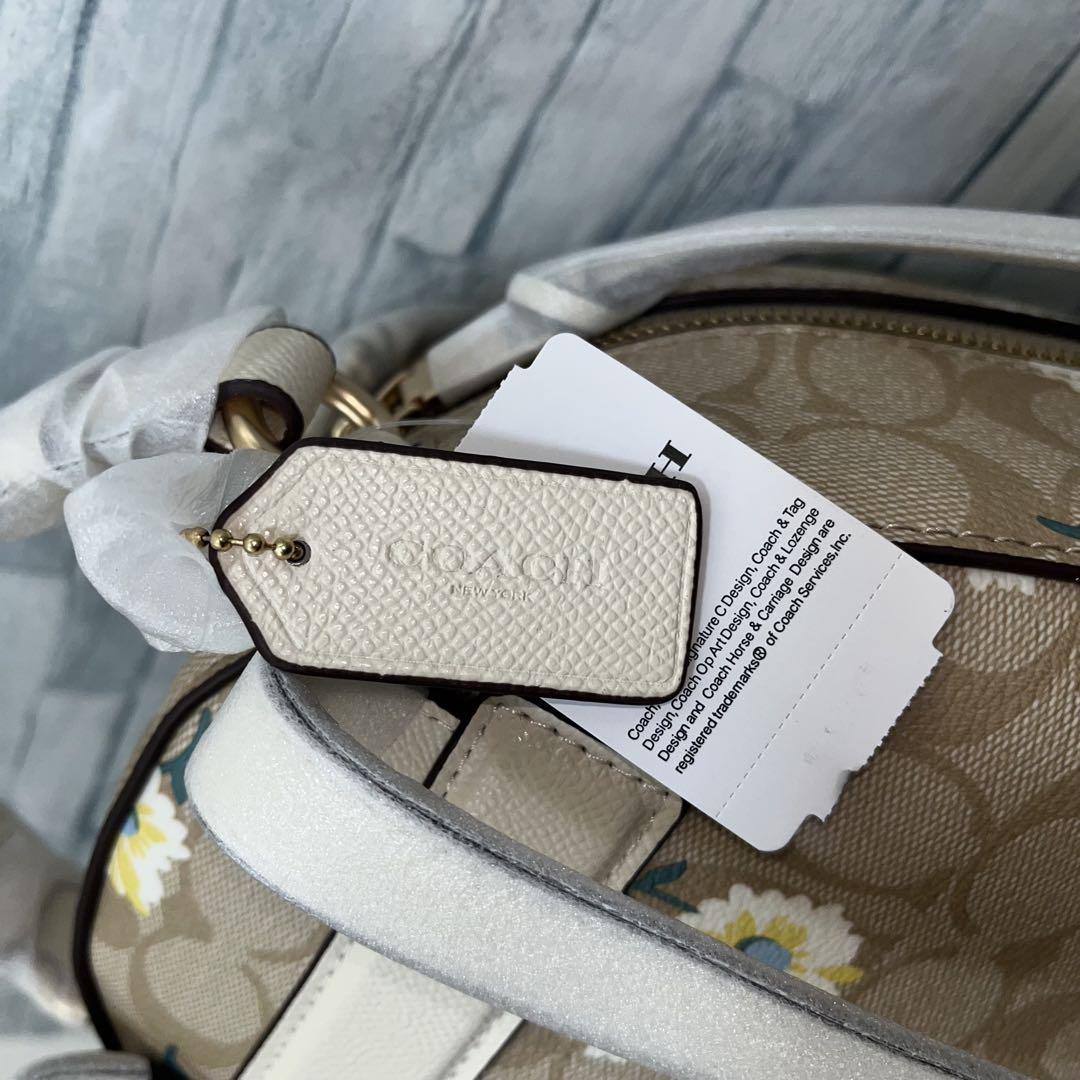 【新品未使用】COACH 花柄リュック　KHAKI　レディース