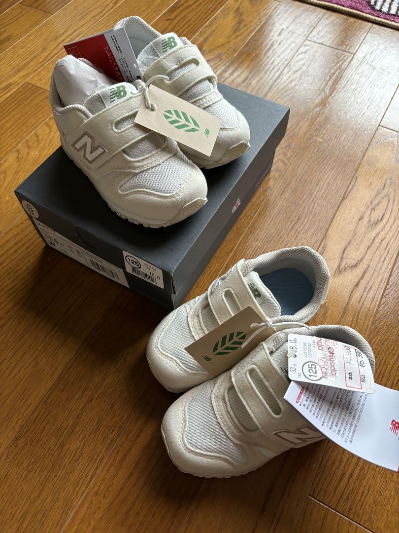 New Balance ニューバランス　キッズ アイボリー　15 16