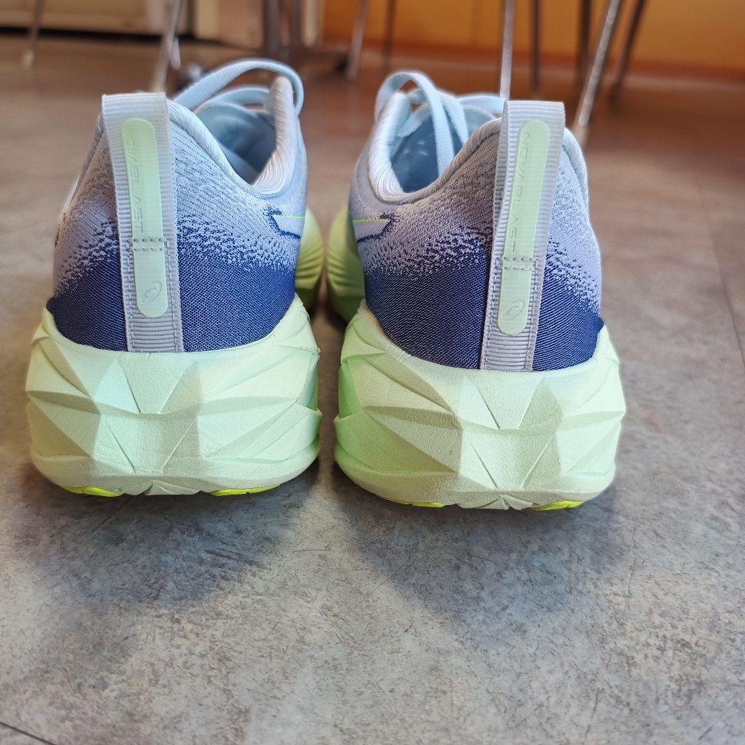 ASICS ノヴァブラスト4 ランニングシューズ26センチ