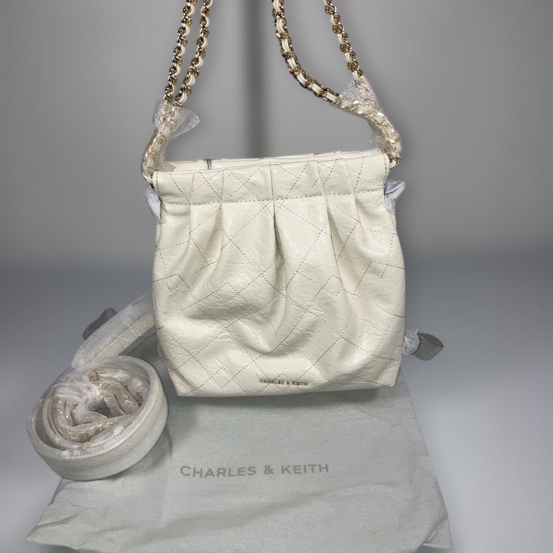 CHARLES ＆ KEITH ショルダーバッグ バッグ ロック＆キー
