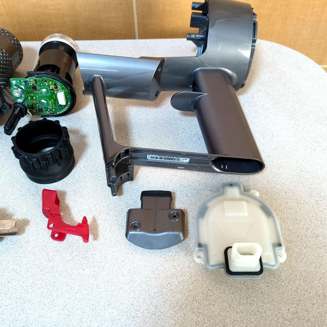 【美品】ダイソン dyson cyclone  V10 / SV12 本体のみ