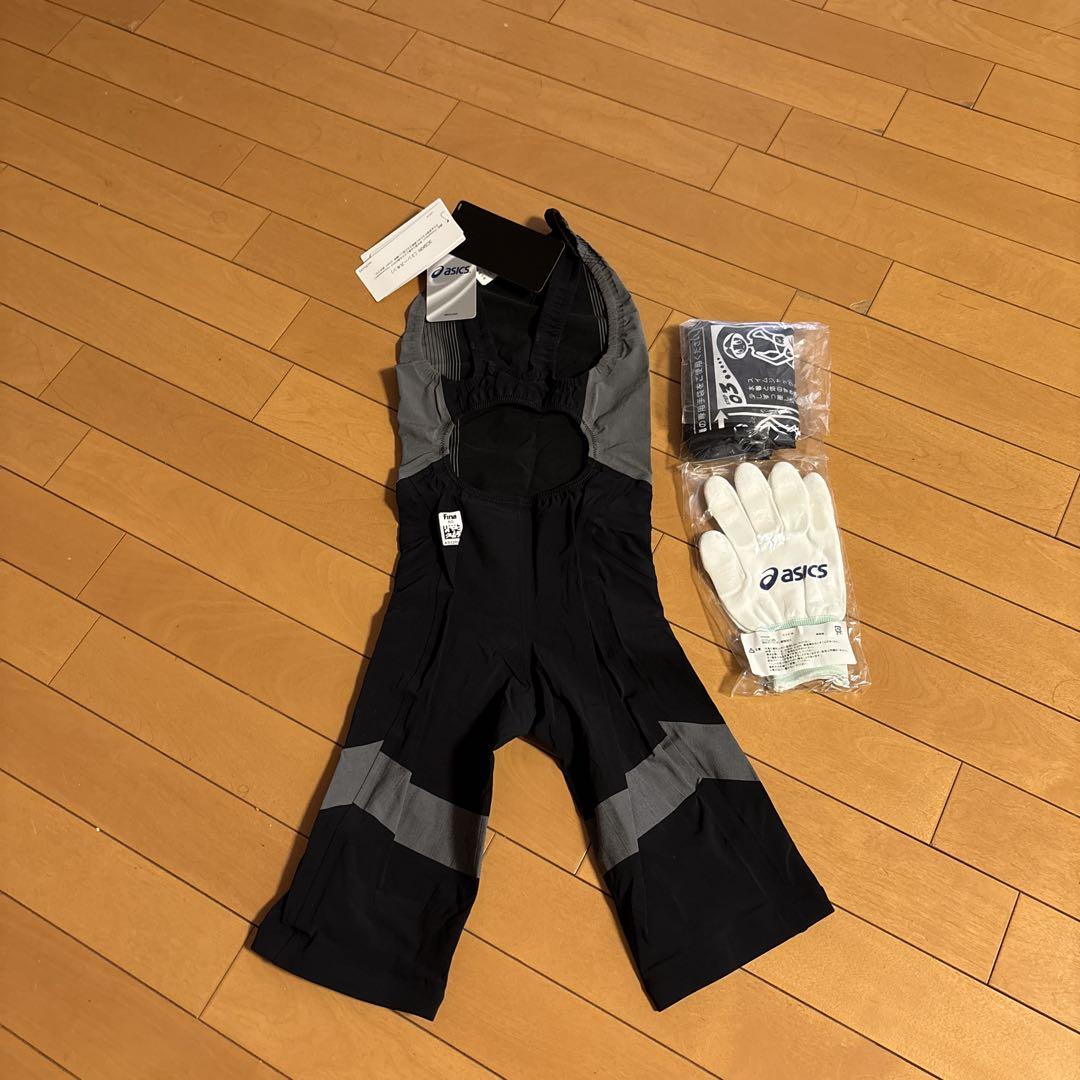 未使用タグ付き　asics(SMサイズ)