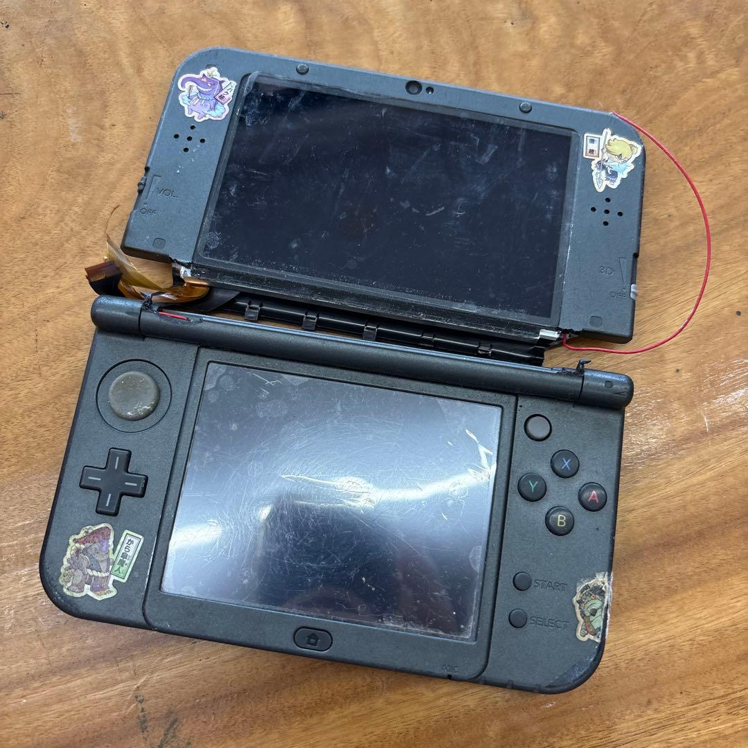 New Nintendo 3DS LL ブラック ステッカー付き ジャンク