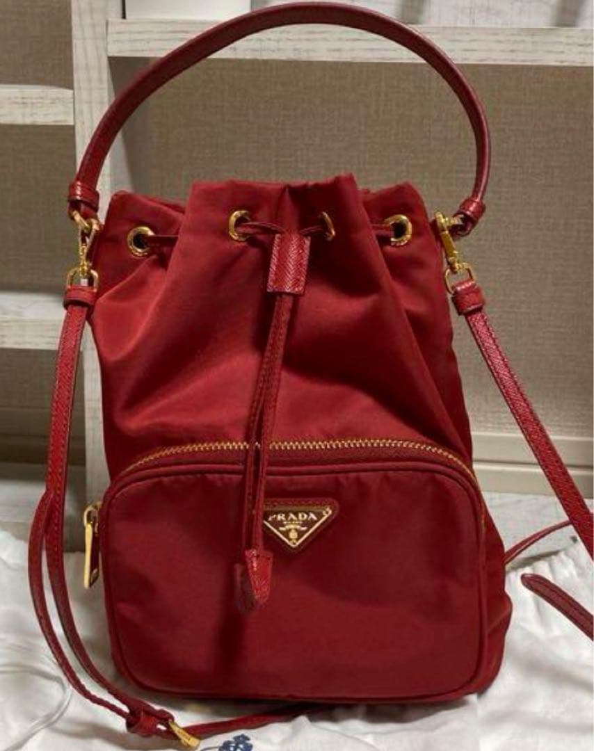 美品！PRADA プラダ　巾着バッグ　ショルダー　赤