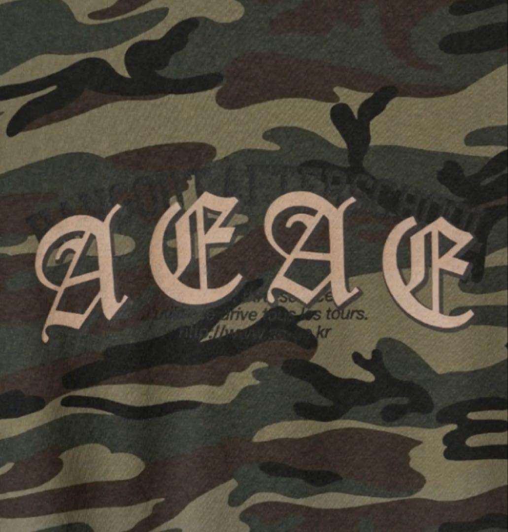 AEAE layered gothic logo crop tシャツ