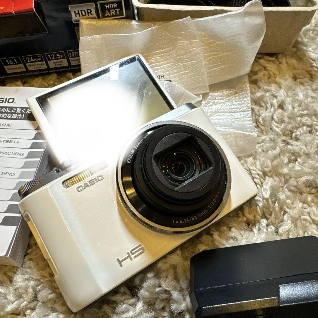 Casio EXILIM デジタルカメラ EX-ZR1100 ホワイト