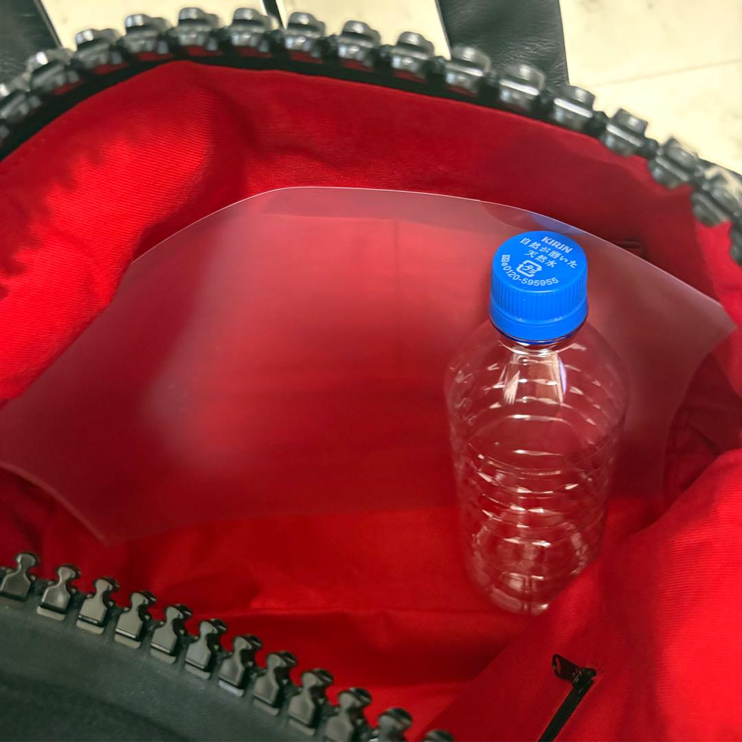 kawa-kawa ウェット素材 レザー ビッグファスナー ショルダー ボストン