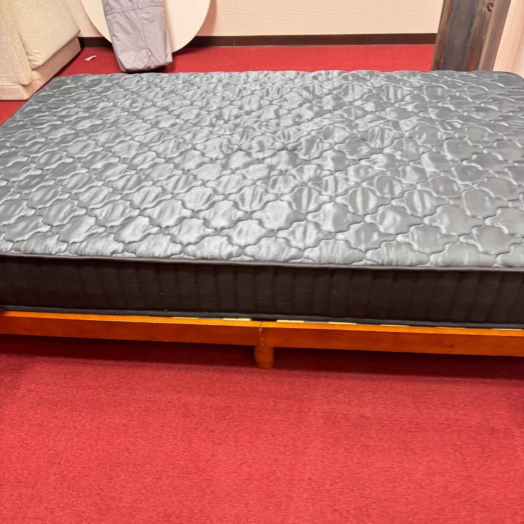 幅120㎝ マットレス厚さ20㎝目立った傷や汚れなし