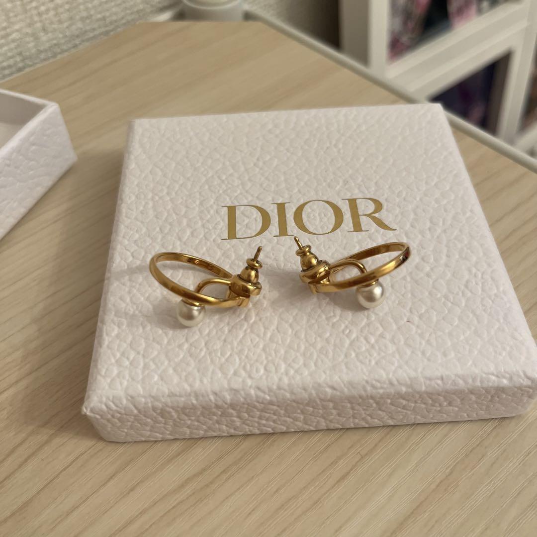【パールとリボンが可愛い♡】Dior ピアス 国内発送 パールが可愛い♡】Dior Tribales ピアス (Dior/ピアス