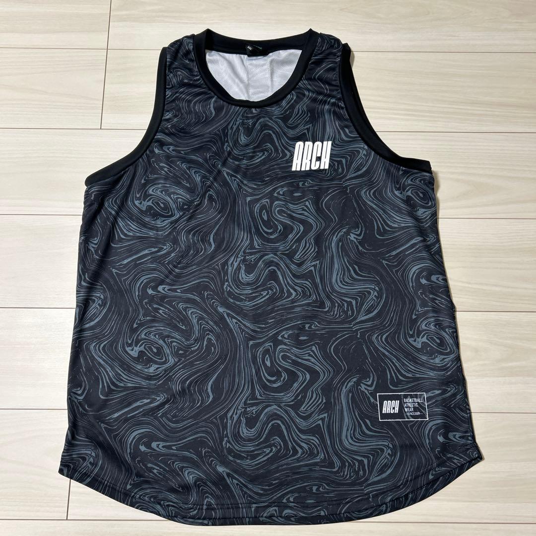 Arch タンクトップ