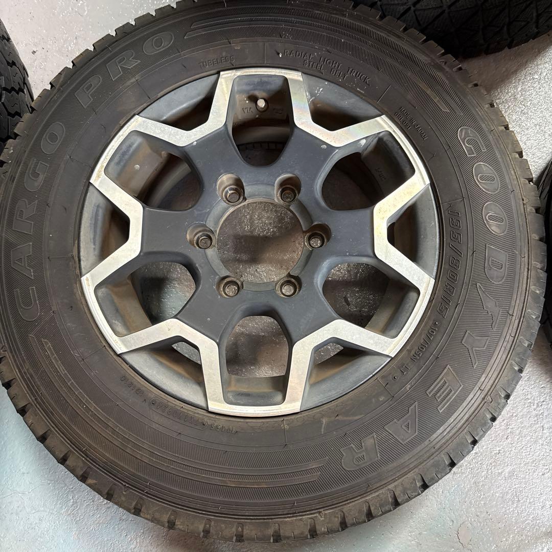 Cargo Pro 15インチタイヤセット