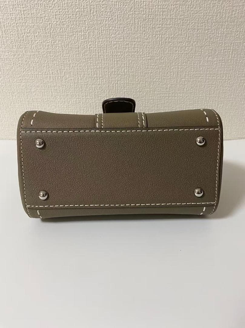 DELVAUX オリーブグリーン ハンドバッグ DELVAUX オリーブグリーン ハンドバッグ